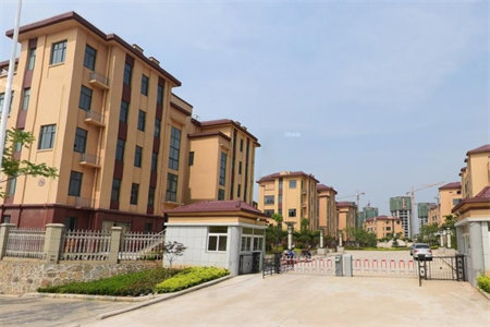 东岳广场3室2厅1卫83万104m2毛坯房出售